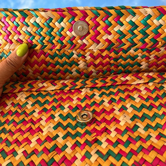 Natura Brasil Multicolor Tropical Raffia Envelope Clutch with Magnetic Closure - Picture 5 of 6